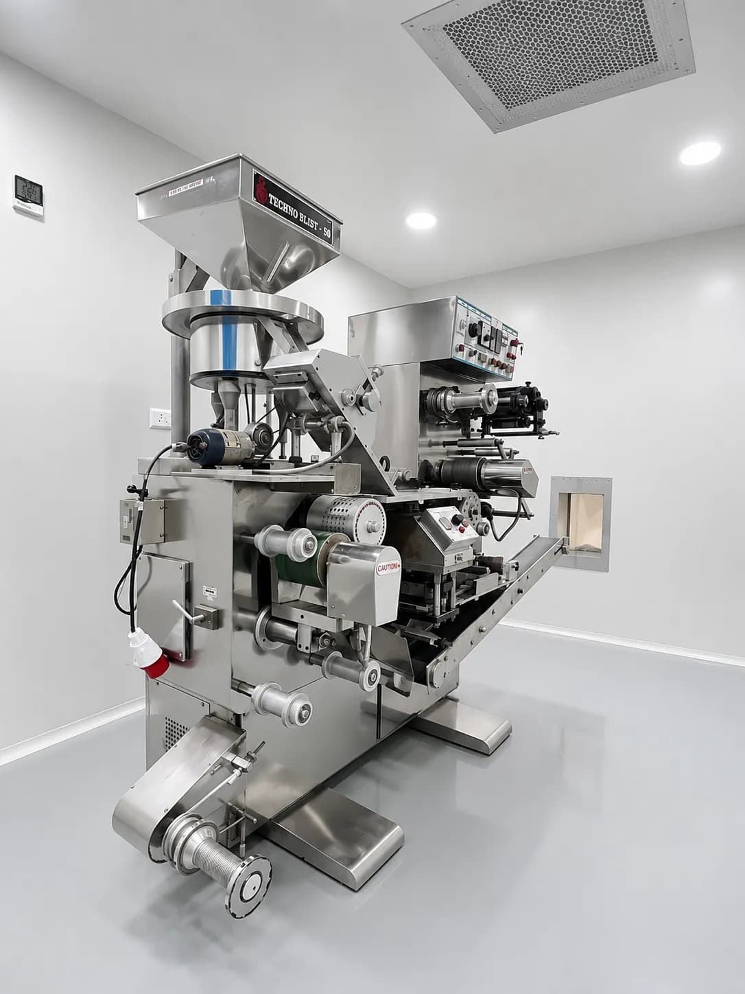 Blister packing machine for tablets and capsules